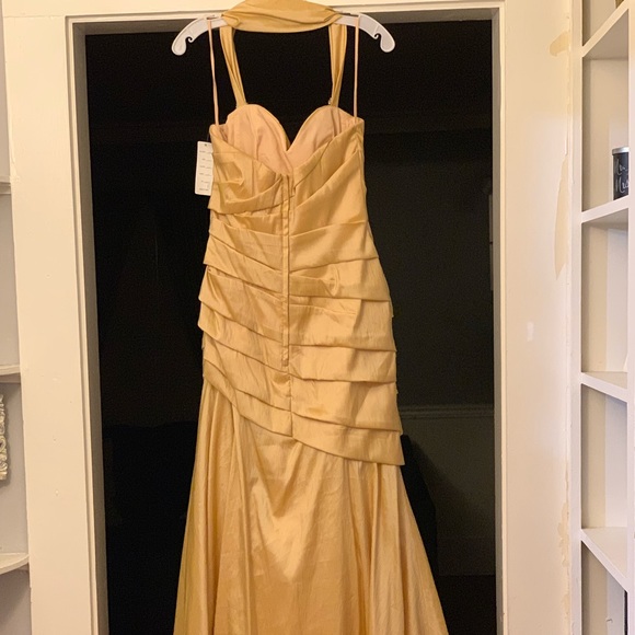 Alexia Designs Bridesmaid Dress - Picture 4 of 5